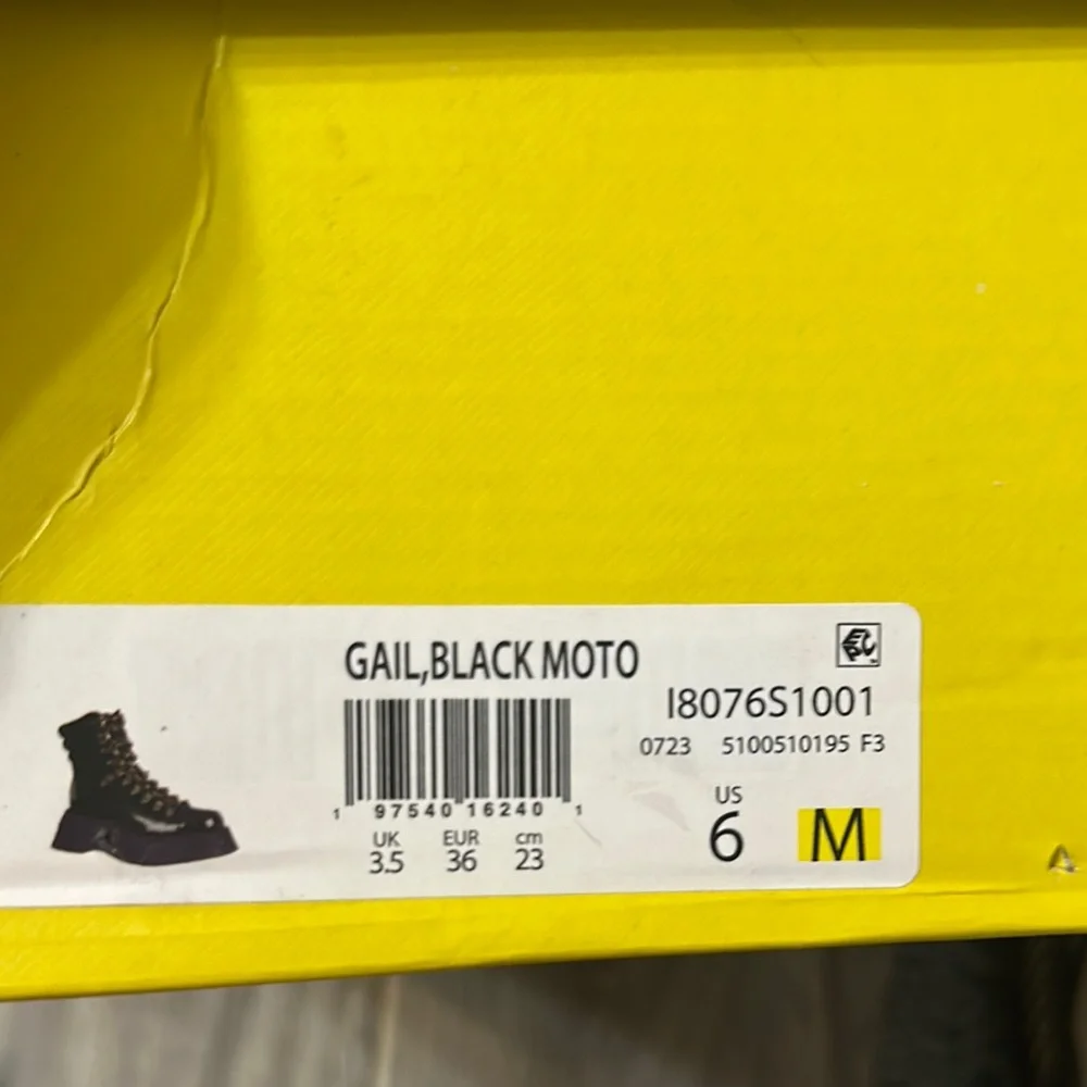 Circus by Sam Edelman Black Platform Hiking Boots 6 - Picture 16 of 16
